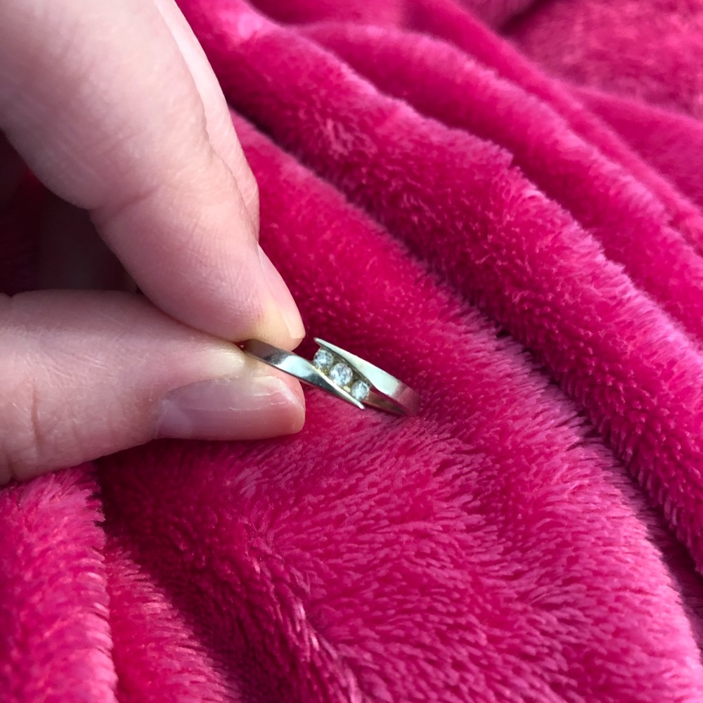 Diamond ring! 💕 🎉 - Picture 5 of 5